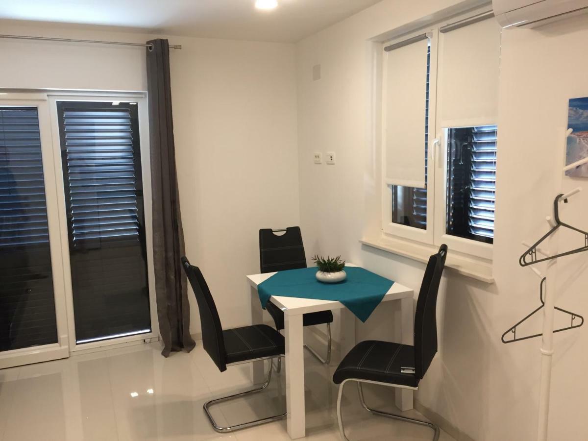 Breitling Apartments With Pool Biograd Na Moru Bagian luar foto